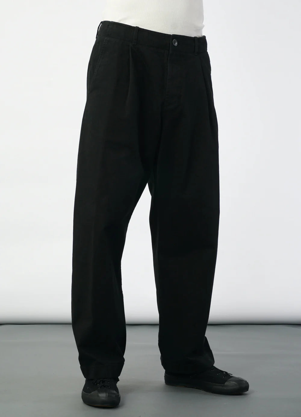 Hansen Buxur Wide Pleated Black - Kormákur & Skjöldur