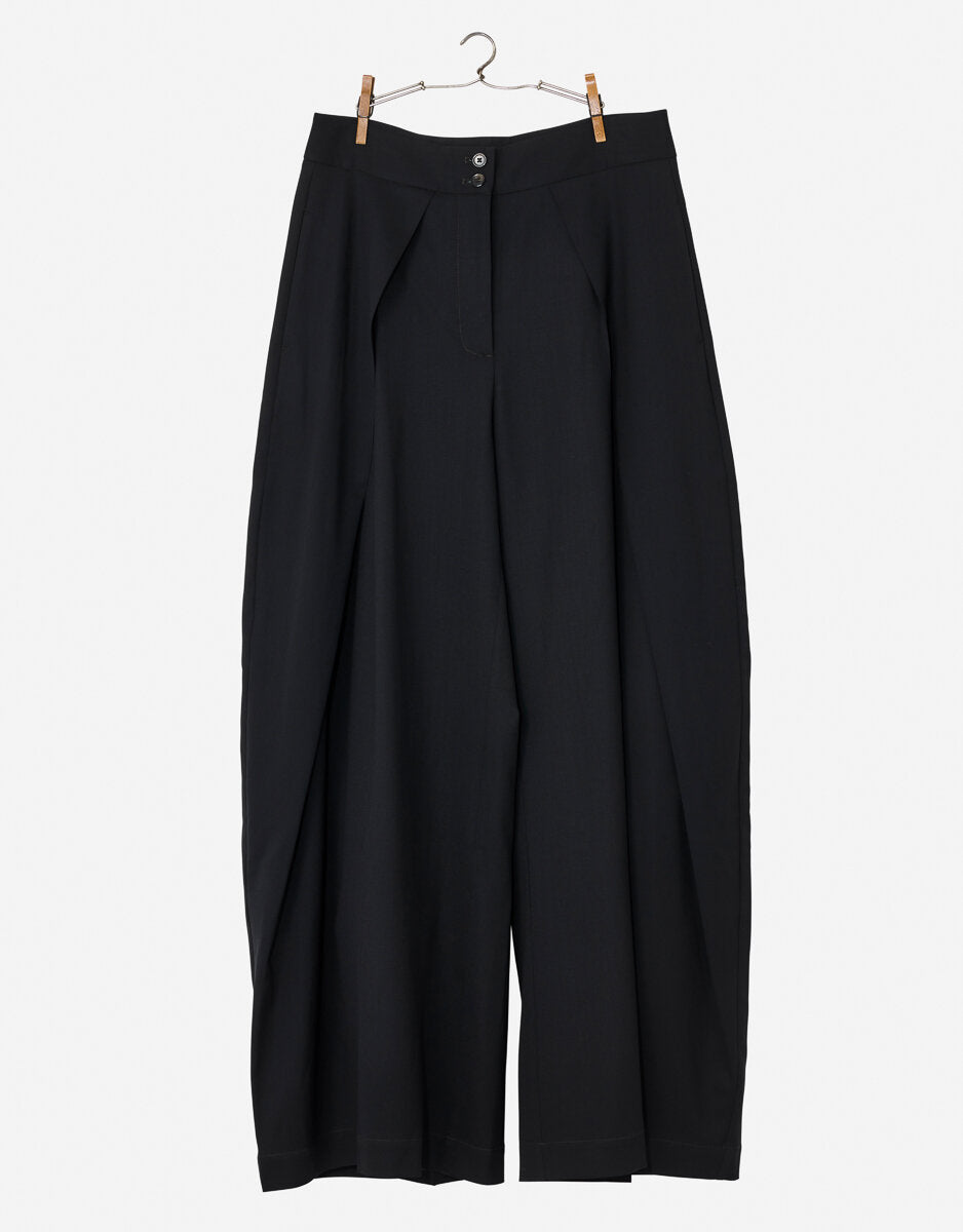 Nygardsanna  Big Pleat Trousers Black