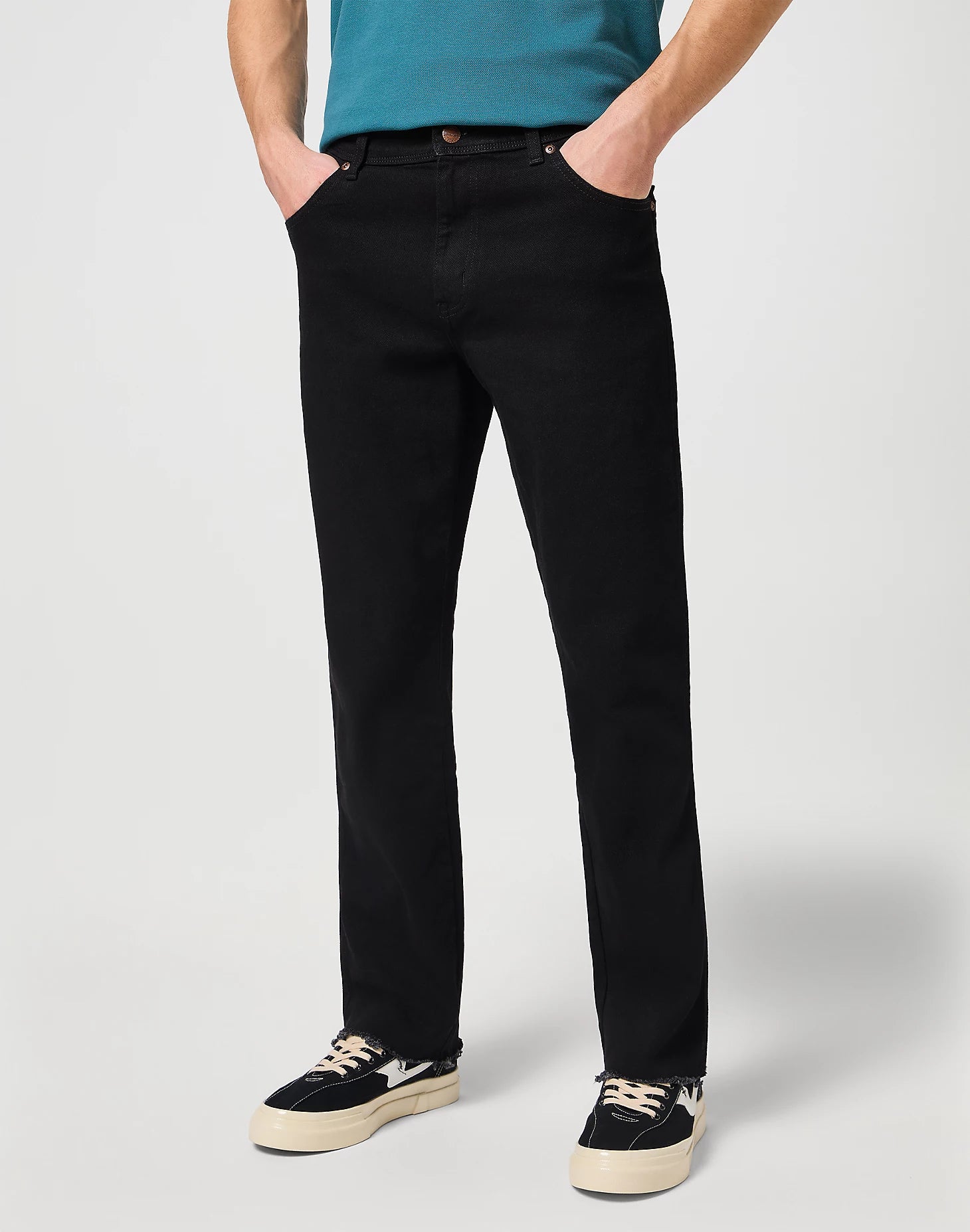 Wrangler Gallabuxur Texas Black Overdye - Kormákur & Skjöldur