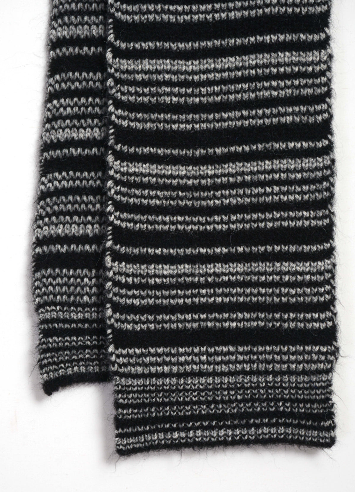 hansen-tobias-scarf-trefill-black-silver