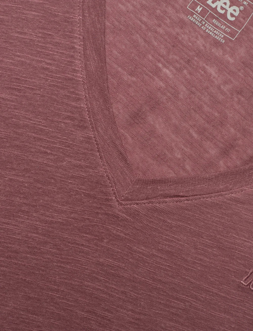 LEE - V NECK TEE HENNA